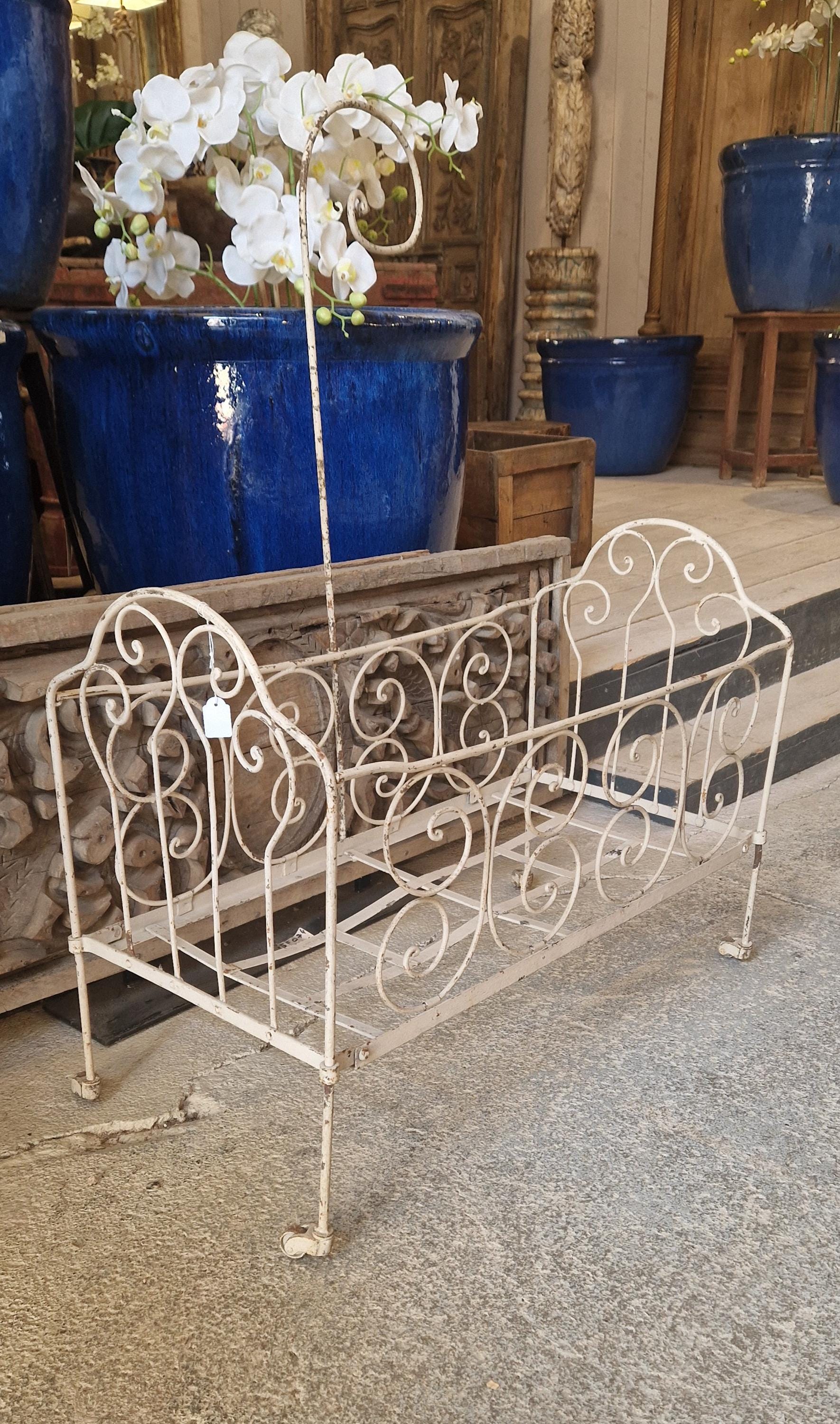 Moni Letto Per Bambola Fantasy 9381 – Rosa E Nero Con Materasso, Cuscino, Finestra Laterale E Borsa Trasporto, Dimensioni 48x27x31 Cm