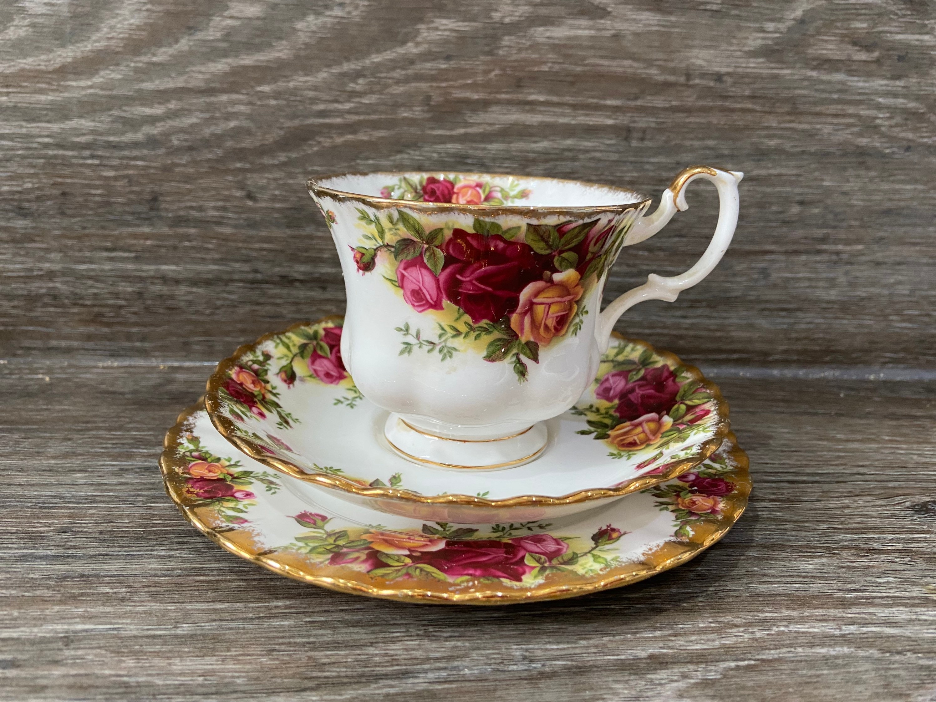 Elegant Vintage Royal Albert “old Country Roses “ Bone China Trio