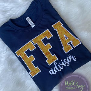 brodée Advisor | brodé Advisor | Chemise de conseiller FFA | Sweat-shirt pour conseiller FFA | Sweat-shirt Here by The Owl