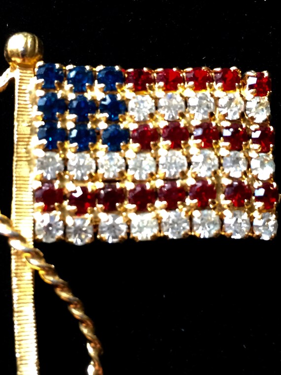 Vintage Goldtone USA Rhinestone Flag Brooch - image 2