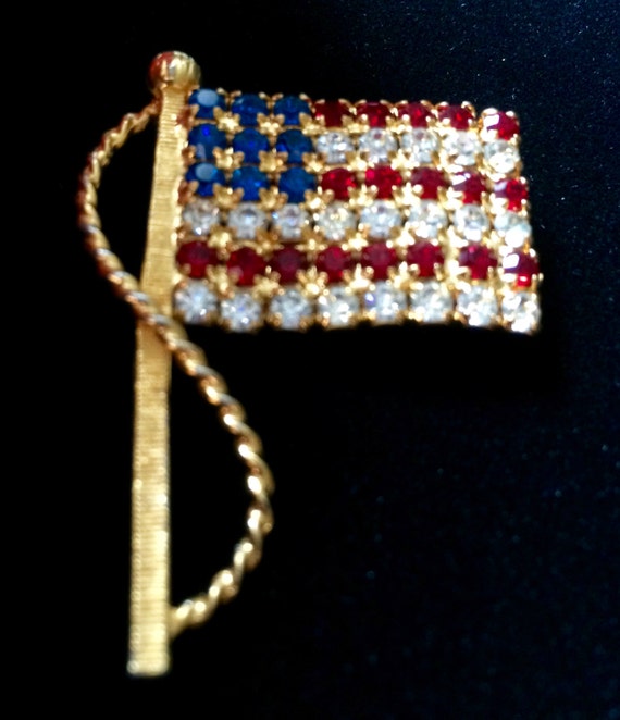 Vintage Goldtone USA Rhinestone Flag Brooch - image 1