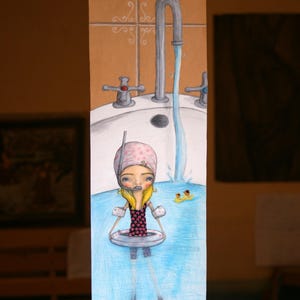 Faccio un bagno,bambina che si tuffa nel lavabo,disegno originale da incorniciare,pastelli su carta,opera pezzo unico surreale,arte