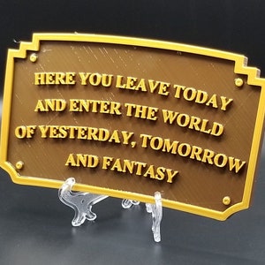 Plaque de bienvenue XL 10&quot; Main Street Entranceway DL Inspired Sign - Double couleur marron/or (réplique inspirée des accessoires Disney)