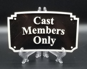 Placa/letrero exclusivo para miembros del reparto con temática de MGM - Doble color blanco y negro