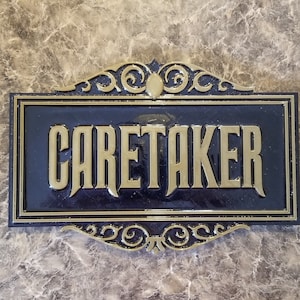 Replica del cartello/targa ispirata al custode della casa stregata della Disney (replica ispirata al parco a tema Disney Home Decor)