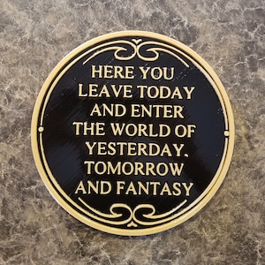 Panneau inspiré d&#39;une plaque de bienvenue à l&#39;entrée de la rue principale de Disney World - bicolore (réplique inspirée d&#39;accessoires de parc)
