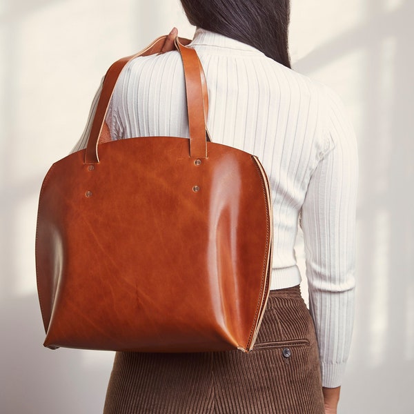 Large Signature Bag In Brown > Leather Tote > Vegetable Tanned Leather Tote > Traditional Harness Tote > Hand Stitched Leather Bag > Copper