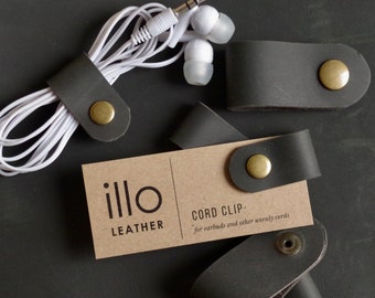 Cord Clip in Charcoal &gt; Italian Nubuck &gt; Full Grain Leather &gt;Solid Brass Snap&gt; Cord Keeper &gt; Cord Organiser &gt; Ear Bud Organiser &gt; Cable Wrap