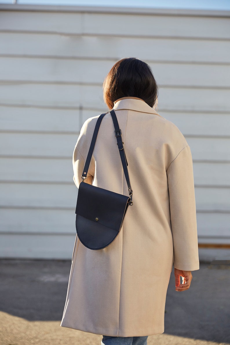 Circle bag in Black Crossbody Bag Vegetable Tanned Leather English Bridle Leather Hand Stitched Bag Large Clutch Solid Copper image 2