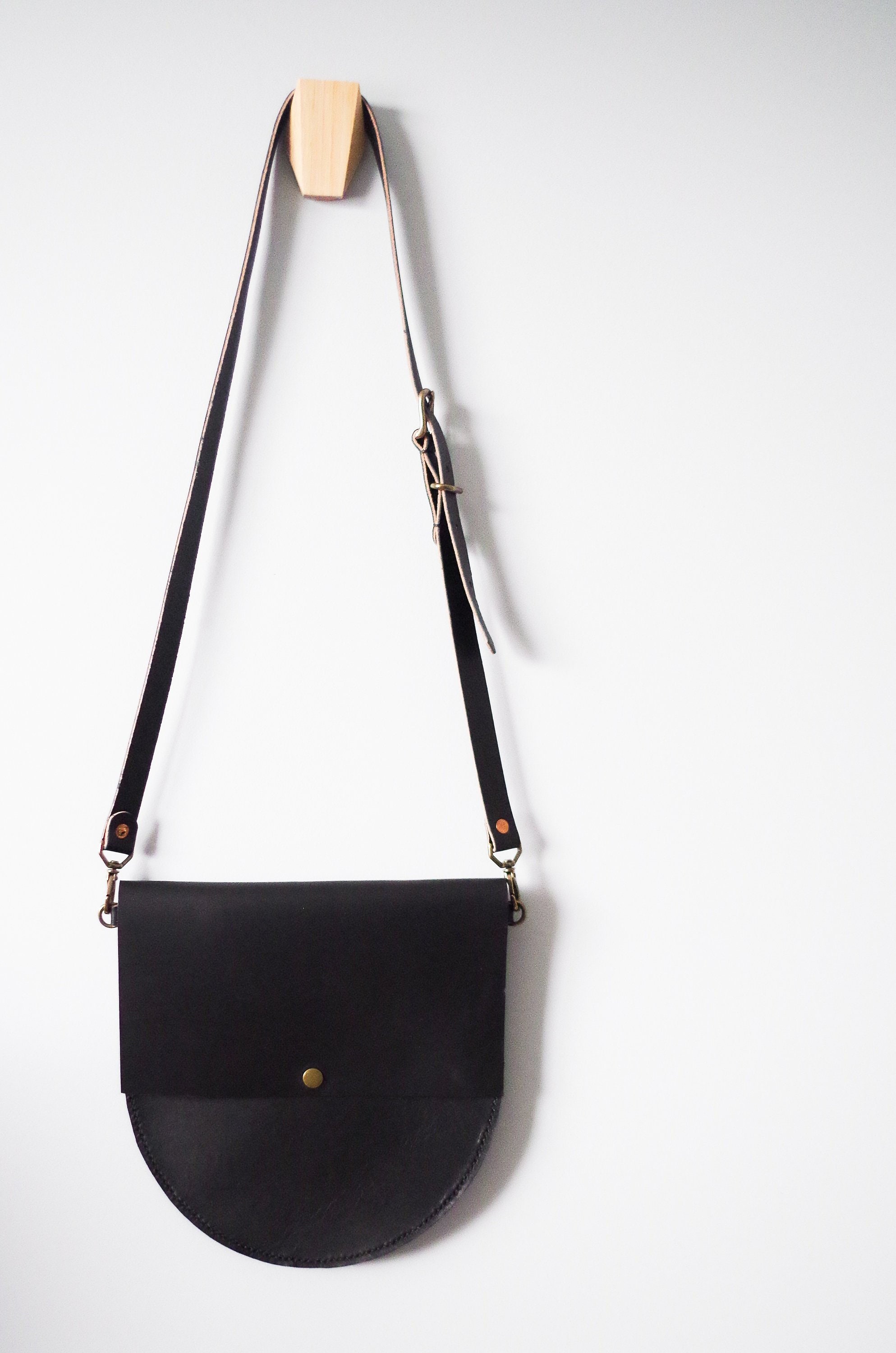 Circle Bag in Black > Crossbody Bag > Vegetable Tanned