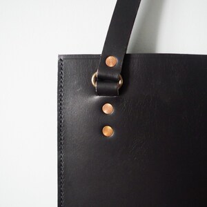 DITC Tote in Black Vegetable Tanned Leather English Bridle Leather Laptop Bag Square Tote Veg Tan Bag Black Leather Tote 画像 7