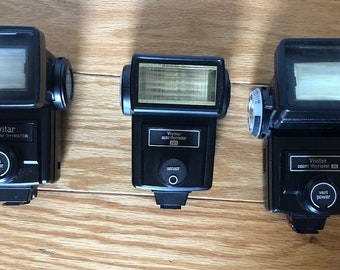 LOTTO di flash per fotocamere d'epoca - 3 flash Vivitar - Non testati, ma in buone condizioni (fisiche)