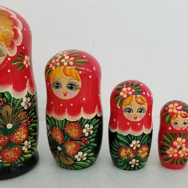 Vintage Hand-Crafted Nesting Dolls - 4 pcs - Russian Matryoshka - Beautiful - In Good Condition
