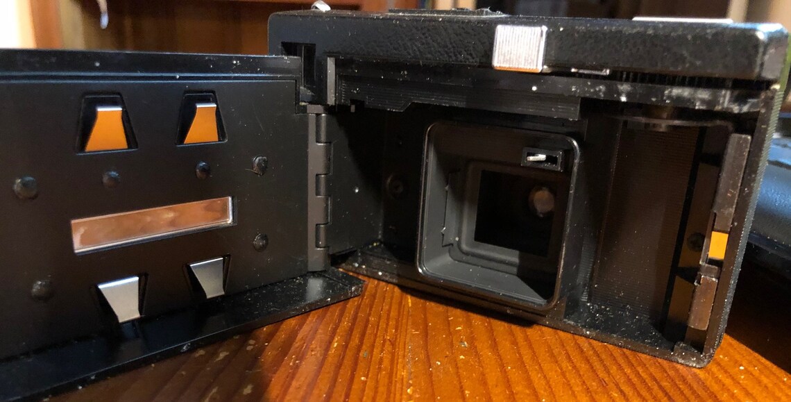 Vintage Cameras - Kodak Instamatic X-35, photo 4 of 5