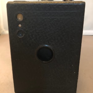 Kodak No 2 Cartridge Hawk-eye Model B 120 Film Antique Box Camera – c. 1920s