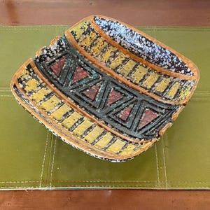 Aldo Londi Bitossi Abstract Lava Glaze Pottery Ashtray, MCM, Sgraffito Design, Marked ITALY, 1950's