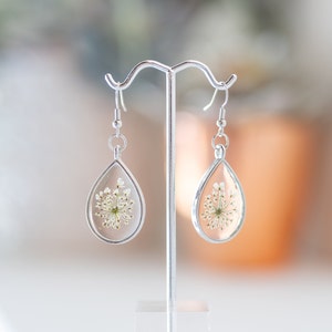 Queen Anne&#39;s Lace Resin Earrings: Real Pressed Flower Jewelry