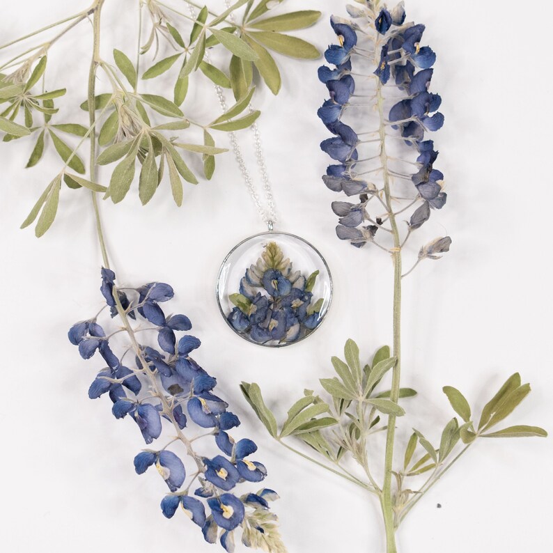 Round Necklace Resin Art, Real Dried Flowers