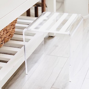 TIPPY TOE - Clear Acrylic Kids&#39; Step Stool
