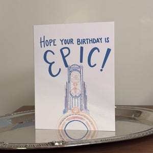 Carte d'anniversaire univers épique | Message d'accueil inspiré d'un parc à thème | Carte de célébration magique
