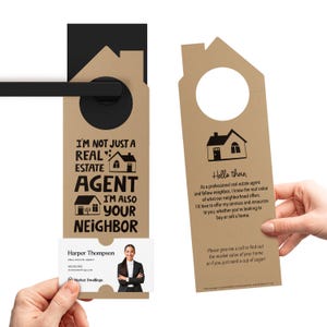 Je ne suis pas seulement un agent immobilier, je suis aussi votre voisin Accroche-porte | Marketing immobilier | Insérer une carte de visite | Afficher | 56-DH002