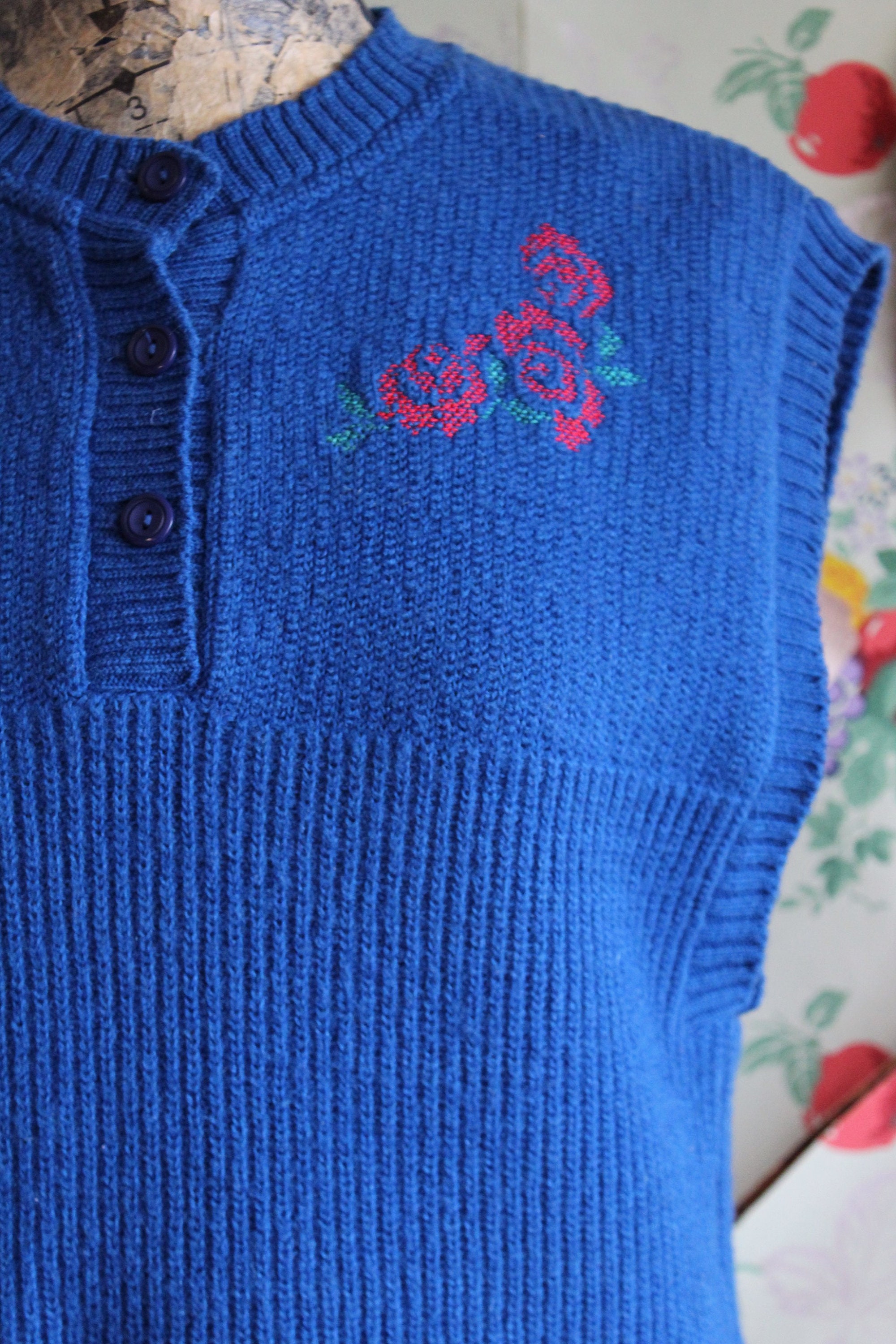 Medium Vintage Blue Pendleton Embroidered Roses Wool Sweater Vest Virgin Wool.