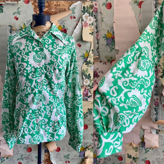 1960s 1970s Tem-Tex Green Floral Western Top with