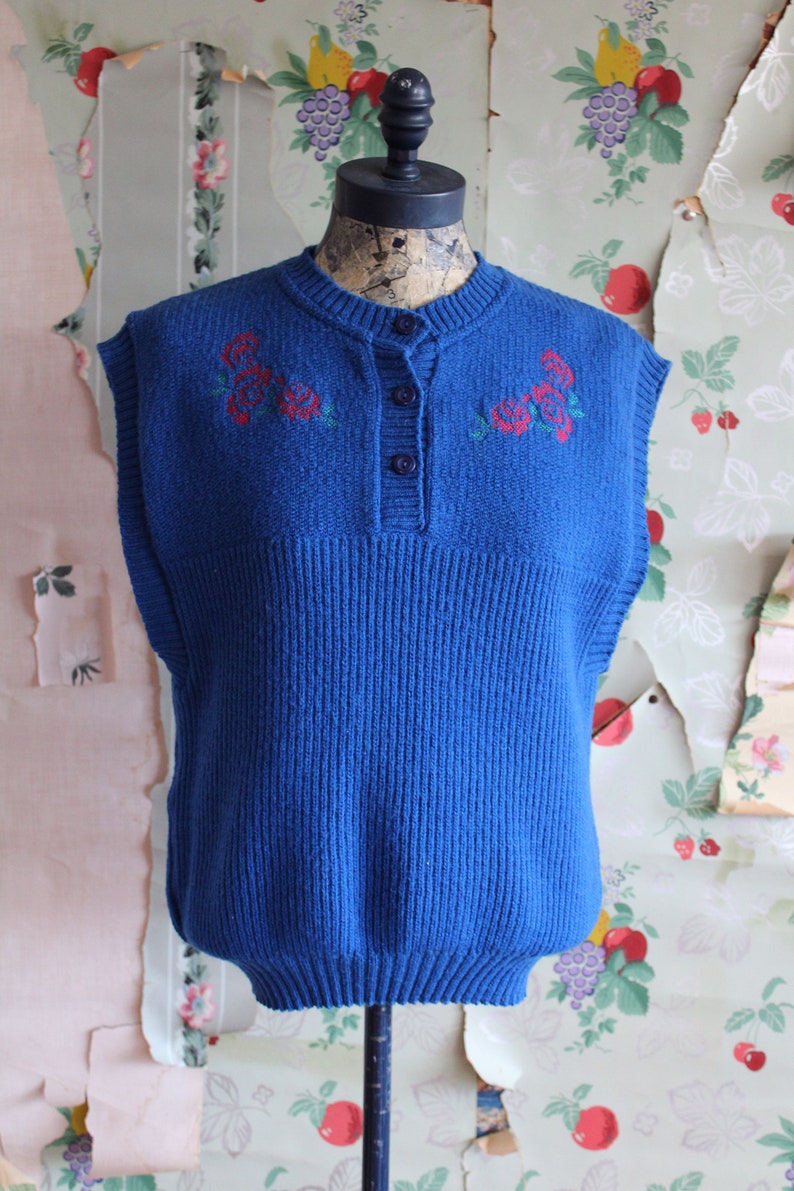 Medium Vintage Blue Pendleton Embroidered Roses Wool Sweater Vest Virgin Wool.