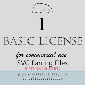 Op de afbeelding: Een digitale afbeelding met het Juno-logo, het nummer 1 en de woorden "BASIC LICENSE" in een schreefletter. Er staat ook "for commercial use SVG Earring Files". De tekst "NO CREDIT | MAXIMUM 500 USES" is ook opgenomen.