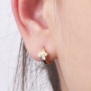 Custom Handmade 1 Pair Delicate 23k USA Yellow Gold Round Plum Bossom Peach Heart Seal Ear Clip Ear Buckle Earrings Textured Boutique Brands