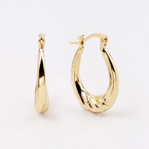 Custom Handmade 1 Pair Delicacy 18kt Gold Filled Lightweight Oval Minimalist Stylish Creativity Texture Hoop Earrings Boutique Brands Gift