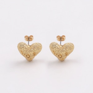 Custom Handmade 1 Pair Dainty 16kt Gold Filled Fashion Classic Heart Carve Love Stud Earrings Personality Boutique Brands Give A Girlfriend