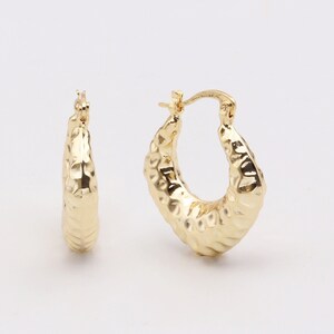 カスタムハンドメイド 1ペア デリカシー 18kt ゴールドフィルド 不規則な水滴テクスチャ クロワッサンフープイヤリング ミニマル スタイリッシュ ブティックブランド