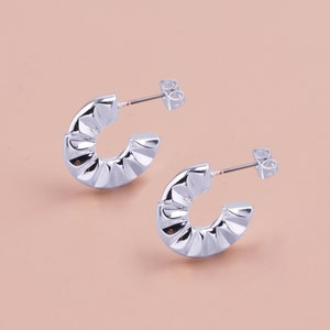 Custom Handmade 1 Pair Dainty Silver Plated Minimal Stylish C Shaped Texture Temperament Hoop Earrings Personality Charm Boutique Brands