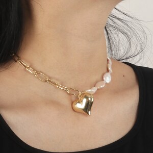 Custom Handmade 1pcs Delicate 18K Gold Filled Thick Natural Freshwater Pearls Long Strip Embossed Link Chain Heart Dangle Necklace, Minimal
