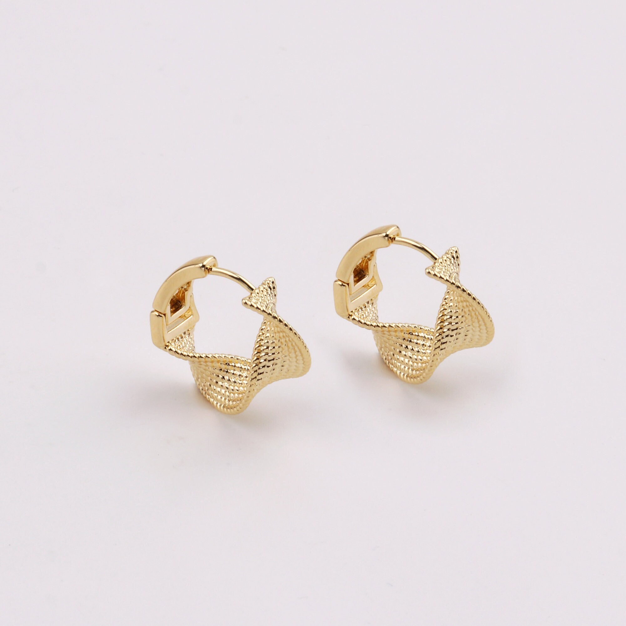 Custom Handmade 1 Pair Delicacy 16kt Gold Filled Geometry 
