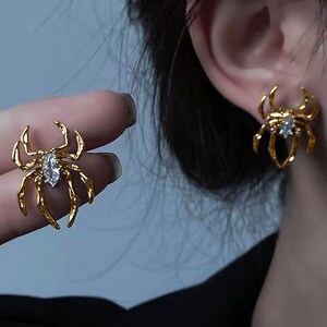 Custom Handmade 1 Pair Dainty 16kt Gold Filled Fashion Personality Design Spider Zircon Stud Earrings Lightweight Hip Hop Boutique Brands