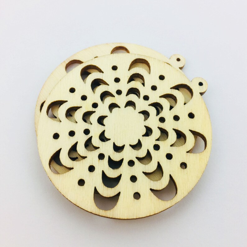 4pcs Natural Wood Moon Phases Round Hollow Charm Pendants for Painting Personalized Geometry Charm 0402-0303
