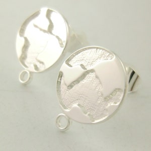 Aangepaste & handgemaakte * 2st 11mm sierlijke glanzend zilver gegraveerd wereld kaart reizen Earring Post Links verbindingslijnen met andere hangertjes 2003-2023-2