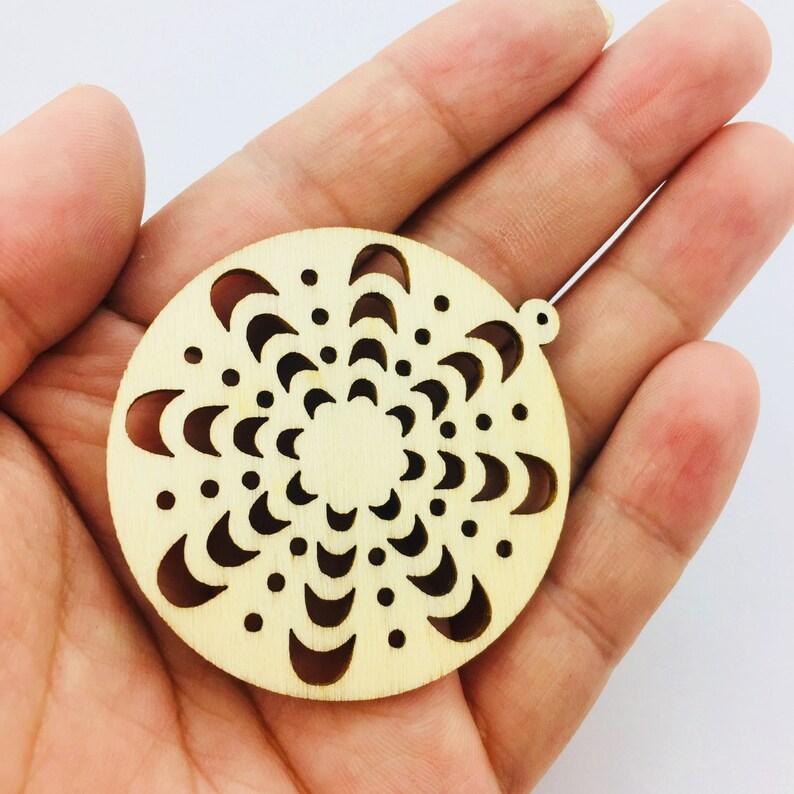 4pcs Natural Wood Moon Phases Round Hollow Charm Pendants for Painting Personalized Geometry Charm 0402-0303