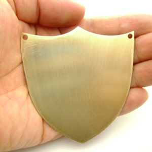 Unique et fait main* 1 pièce 68 x 72 mm Laiton brut grand bouclier « Love · Protect · Brave » ébauches pour gaufrage personnalisé 2000-0012