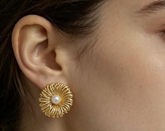 Custom & Handmade Gold Filled Sunflower-Shaped Pearls Earrings Factory For Brands Boutique