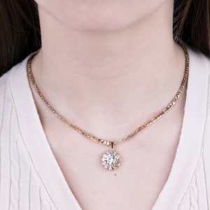 Custom Handmade 1pcs Delicate 18kt Gold Filled Thin Figaro Stackable China Link Baguette Natural White Gem Flower Pendant Necklace Minimal