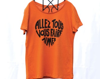 Camiseta Urbana Naranja "Amémonos todos" Caligrama Negro - Talla M - Algodón orgánico