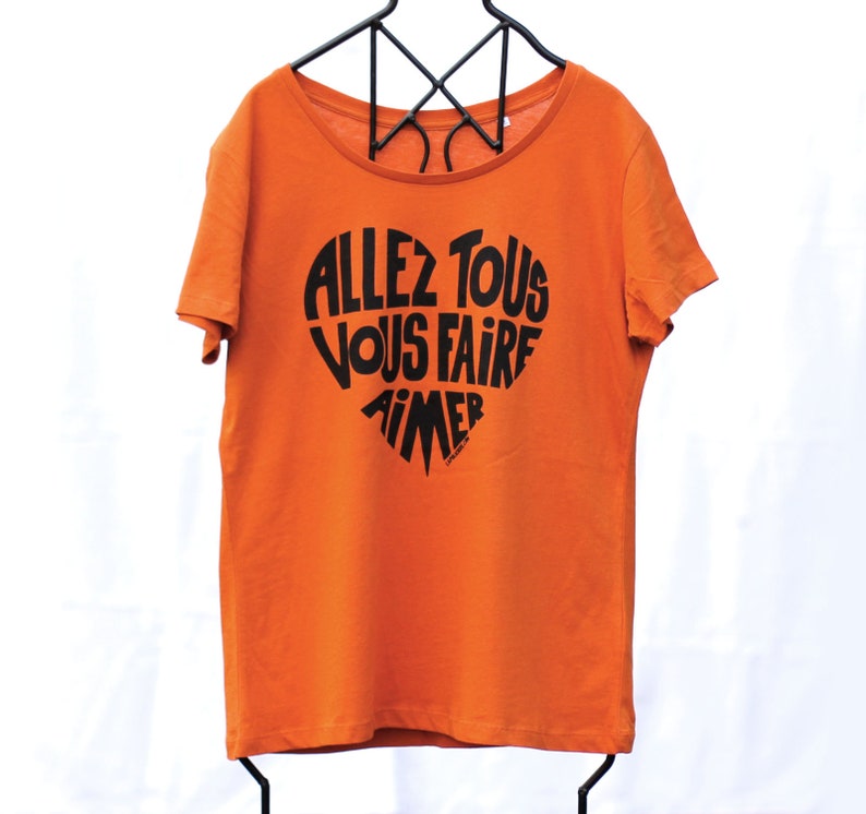 Camiseta Urbana Naranja Amémonos todos Caligrama Negro Talla M Algodón orgánico imagen 1