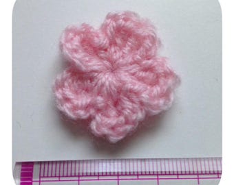 Set of 5 flowers crocheted pale pink