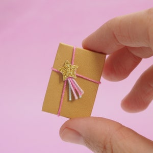 Miniature Gift Box Dollhouse Present Birthday Gift Dollhouse Party Miniature Wrapping Maileg Star (cannot open)