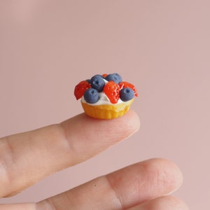 Miniaturowa tarta owocowa - Tort w kształcie domku dla lalek - Miniaturowe ciasto truskawkowe