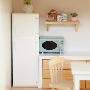 Nevera en miniatura - Nevera-congelador para casa de muñecas - Nevera Maileg blanca - Escala 1/12