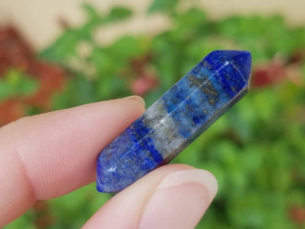 Details about   1/2 lb 60-80pcs Lapis Lazuli Mini Terminated Stones Thin Points & Pieces Sticker 